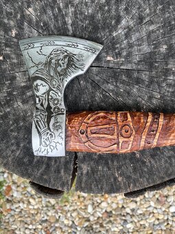 Sekera s motivem Thor. - 8
