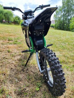 Elektrická čtyřkolka a motorka - 8