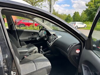 Prodám:Kia Cee'd 1.4 R.V 2011 Facelift kombi 107TKM najeto - 8