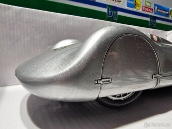 Revell Auto Union Typ C 1:18, světový rekord - 8
