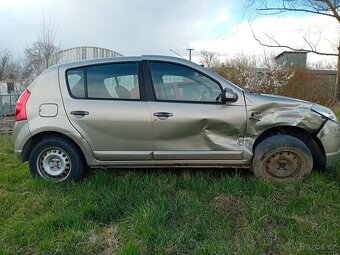 Dacia sandero 1.6 mpi Havarované sleva. - 8