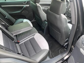 ŠKODA OCTAVIA WRS 2.0 FSI 145 KW 200 KONÍ, NAJ. 146 TIS KM - 8
