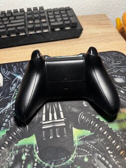 Xbox one s + 2x ovladače - 8