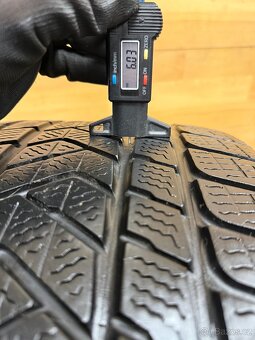 Zimní pneu 285/35/20 - 8