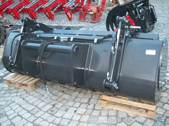 lopata s přidržovačem z výpalku pro manipulátory - 8