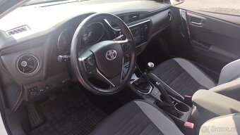 Toyota Auris 1.6 vvti. Rok 2015 - 8