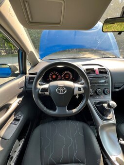 Toyota Auris 1.6 najeto 24400 km původ ČR 1.majitel - 8