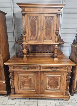 Kredenc starožitný - 8