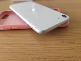 Apple iPhone SE 2020 64GB - 8