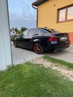 Prodám BMW e90 330d 195kw - 8