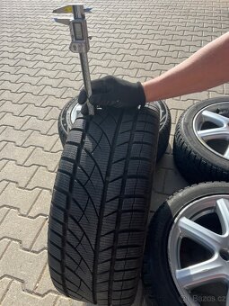 Original 17” kola Honda Civic 8g s pneu 225/45 - 8