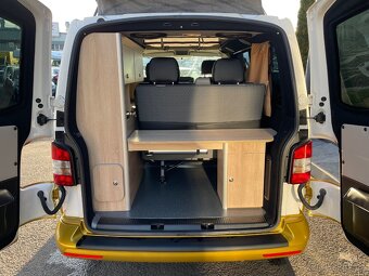 Volkswagen Transporter s obytnou vestavbou - 8