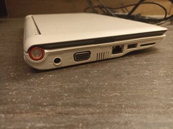 Netbook Acer Aspire one model ZG5 - 8