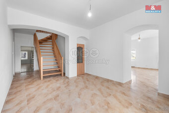 Rodinný dům 6+1 370m2, Klobuky, Kladno - 8