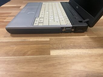 Fujitsu LifeBook P771 - 8