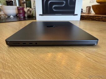 Apple MacBook Pro 14 černý M3 Pro 18GB RAM 1TB SSD - 8