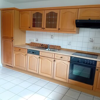 Rustikální kuchyňská linka se spotřebiči - 8