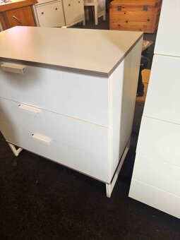 Pěkná 3 šupliková komoda Ikea - 8