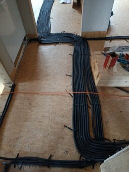 ELEKTRIKÁŘI, POMOCNÍCI, MONTÉŘI - 8