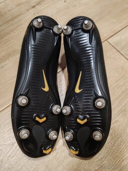 Kolíkové kopačky Nike Mercurial černo-zlaté - 8