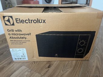 Volně stojící mikrovlnná trouba Elektrolux, úplně nová - 8
