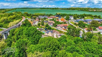 NOVINKA - Prodej krásného rodinného domu s bazénem, dřevěnou - 8