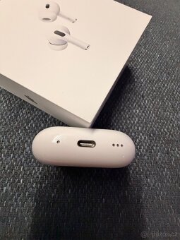 Sluchátka Apple AirPods PRO 2. generace rok 2024 - 8
