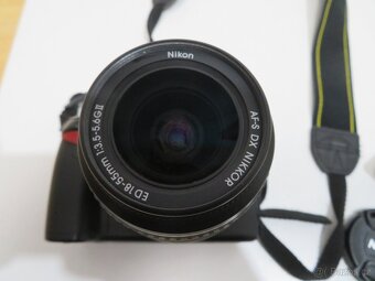 Digitální fotoaparát Nikon D40 + objektiv (závěrka 17596) - 8