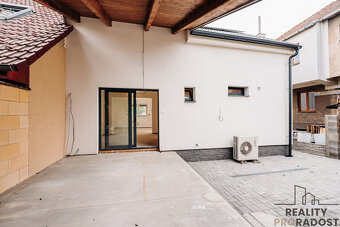 Prodej rodinného domu  4+1 pozemek 160 m²   Bezručova, Hodon - 8