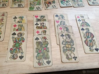 Set starých karet (Taroky + Mariáš) a kovový stojánek - 8