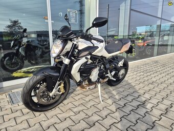 MV Agusta Brutale 675 - 8