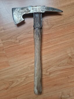 Hasičská helma,přilba s hřebenem a odznaky,čepice,sekerka - 8