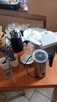 Inventář hospoda (stoly, gastro nádoby, talíře, sklenice) - 8