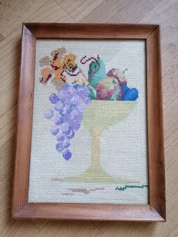 Starožitný ručně vyšívaný obrázek s pohárem - starožitnost - 8