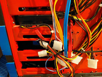 Starší kancelářský PC - 8