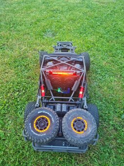 Traxxas UDR - 8