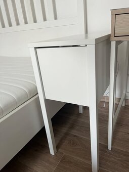 Postel Ikea Hemnes 160x200+2 noční stolky Ikea Nordli - 8
