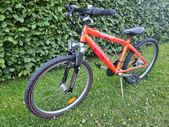 Juniorské 24" horské hliníkové kolo APACHE, rám 13" - 8