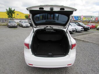 Toyota Avensis 1.6i 97kW kombi,2.majitel, serviska, nová STK - 8