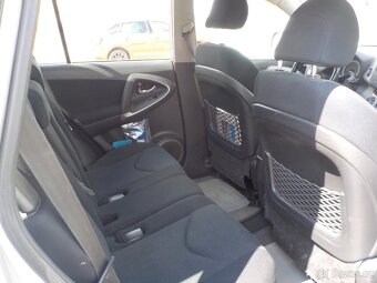 Toyota RAV4 - 8