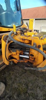 Bagr JCB 3CX - 8