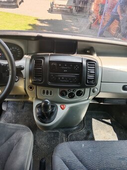 Renault Trafic 2.5 dci 99kW 9 místný - 8