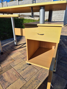 Počítačový stůl – zachovalý, levně - 8