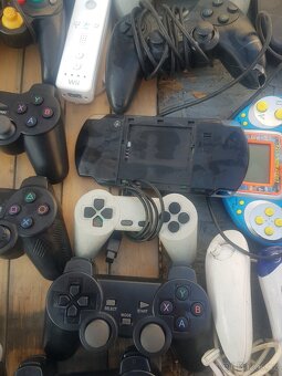 Konzole a ovladače na náhradní díly..ps2,Xbox - 8