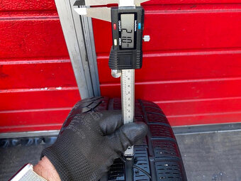 ALU kola 2x Škoda 18" 8J ET44 zimní pneu 235/45/R18 - 8