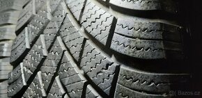 Prodám 2x zimní pneu 215/70R16 100T - 8