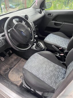 Ford Fiesta 1.3i - 8