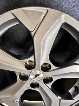 5x108 R18 Originál Alu Mustang Mach Electric 2022 - TOP STAV - 8