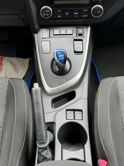Toyota Auris 1.8 hybrid 2014r - 8