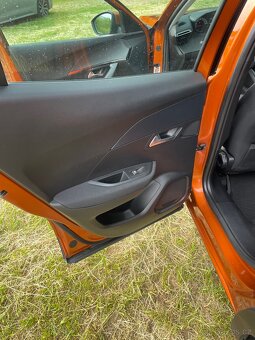 Prodám Peugeot 2008 1.2 96kw r.v.2020 - 8